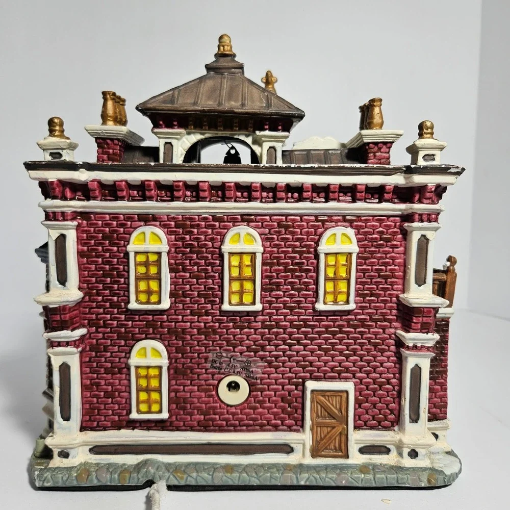 Lemax Caddington Village Engine House No 8 Lighted Christmas Building 55228